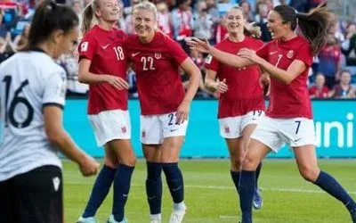 Sophie Román Haug with hattrick!